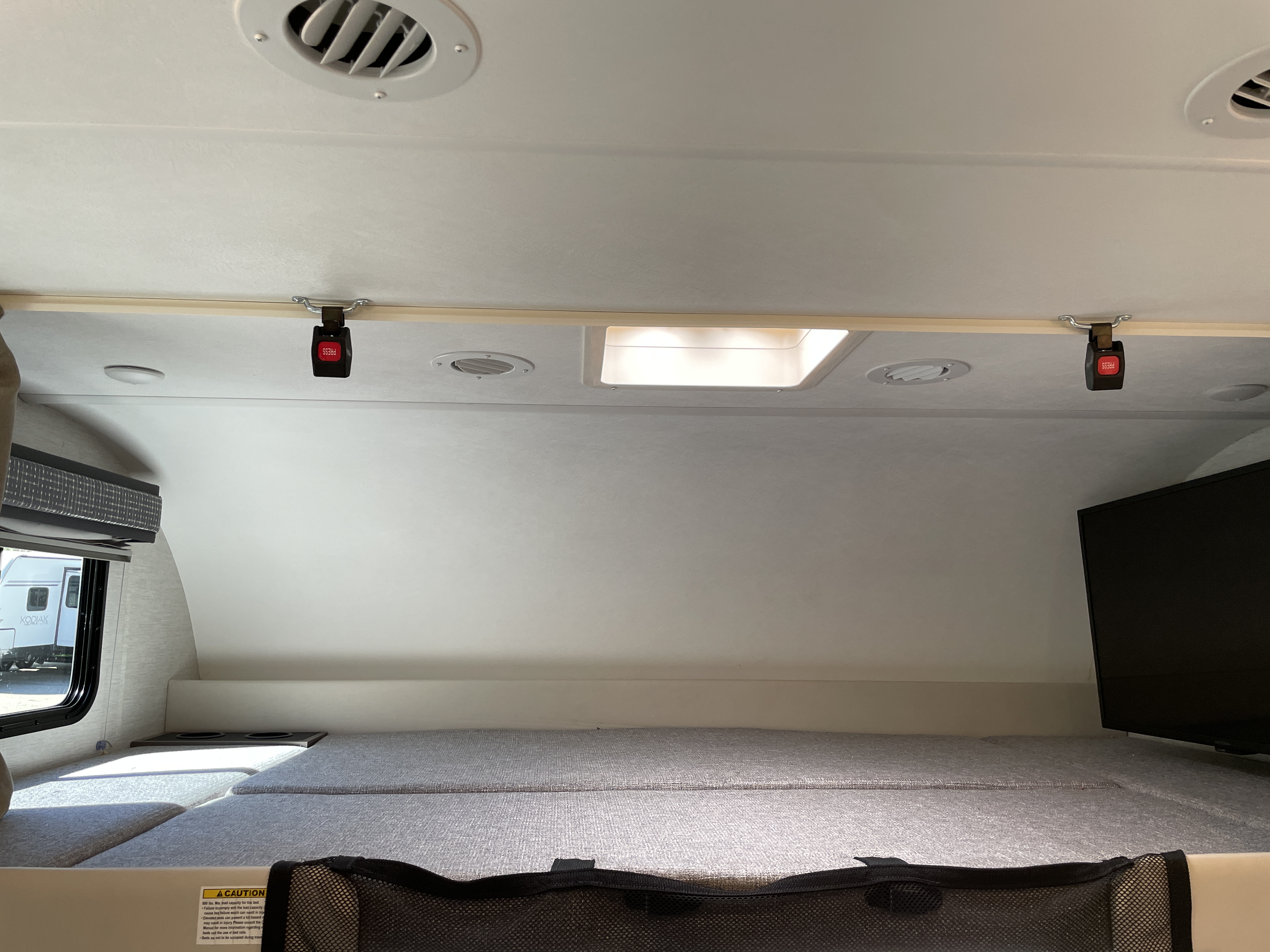 2024 Thor Motor Coach Chateau 27R - Image 19