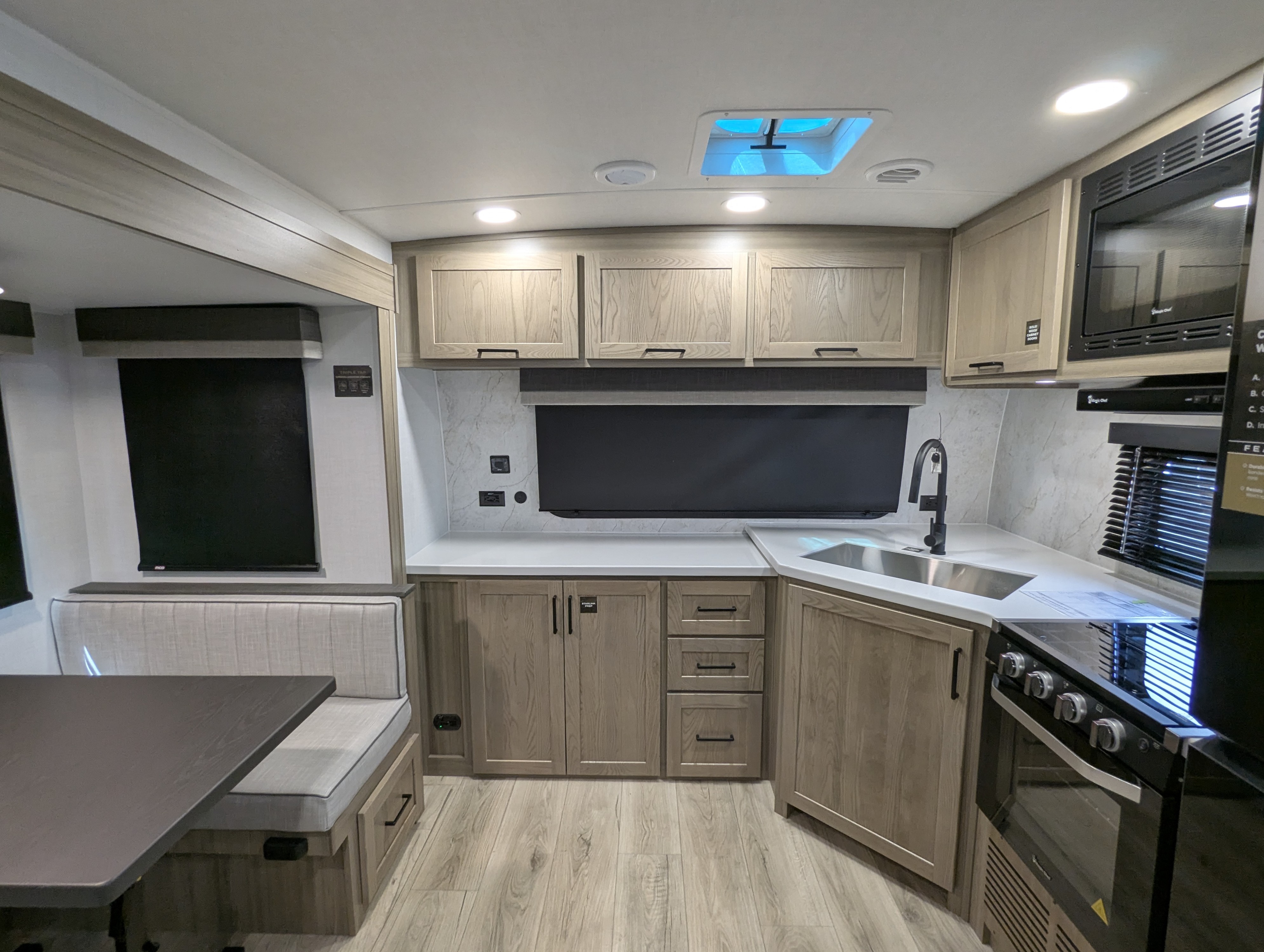 2027 Forest River Rockwood Ultra Lite 2608BS - Image 18