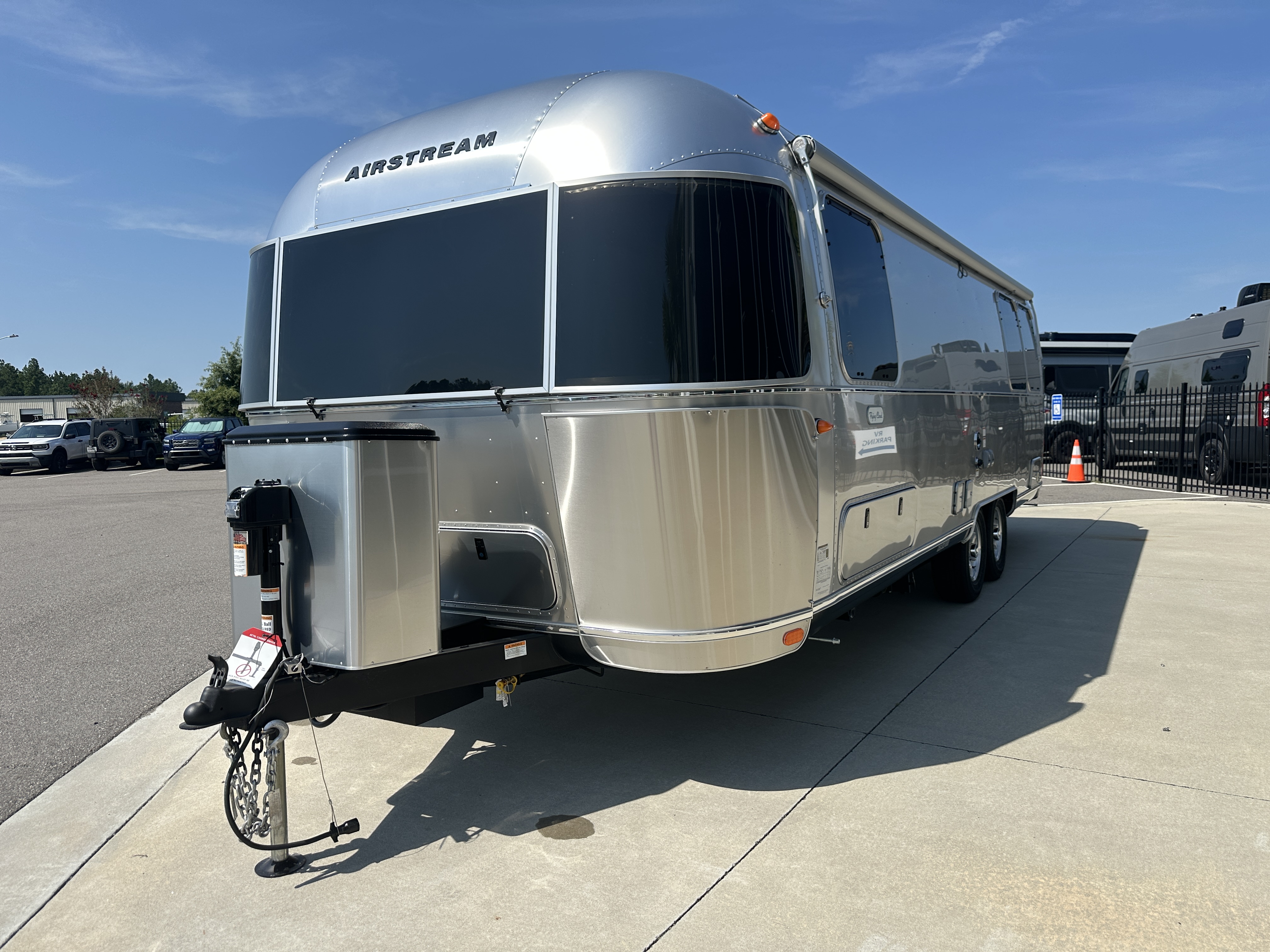 2027 Airstream Flying Cloud 27FBT - Image 7