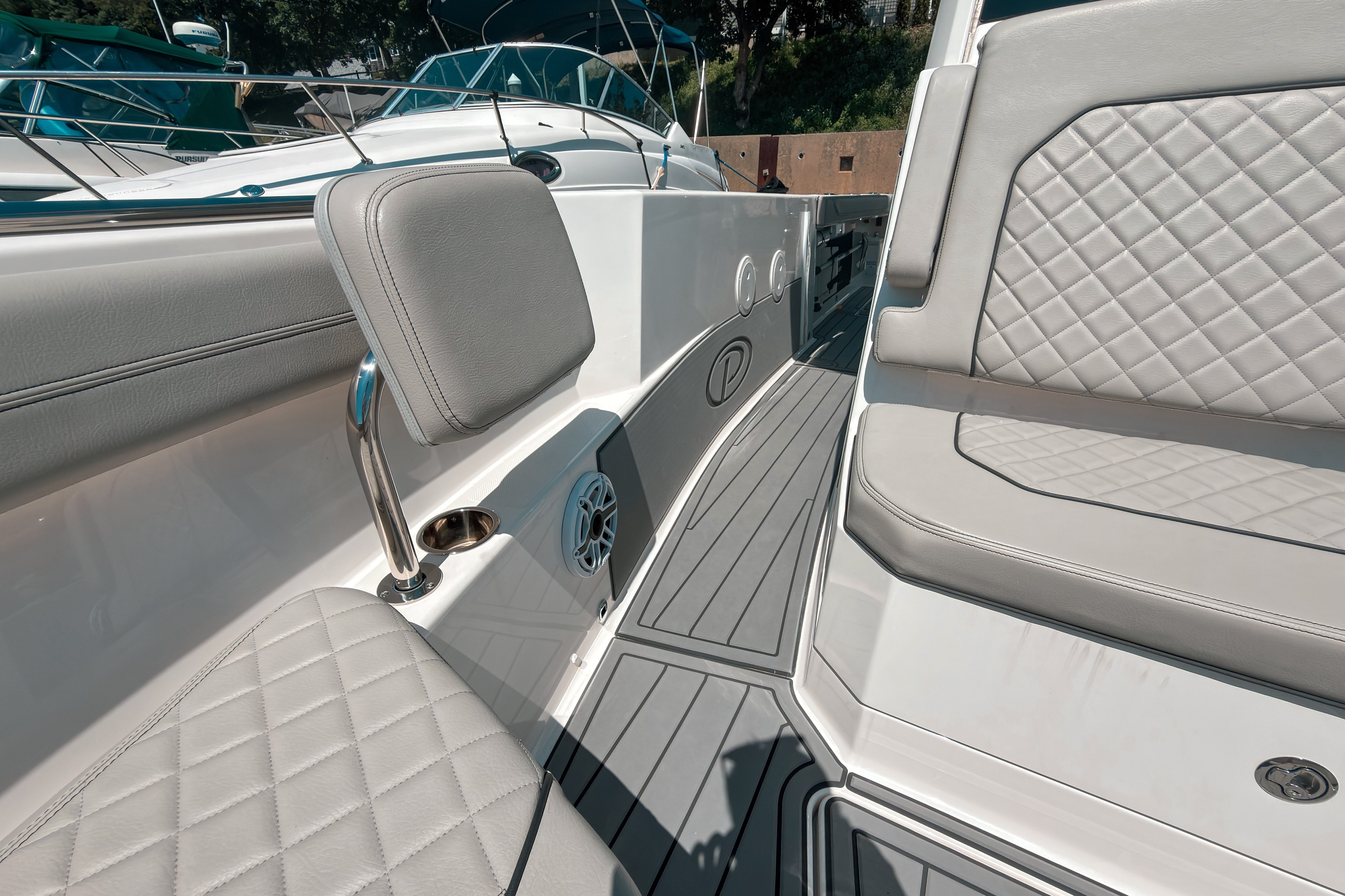 2022 PURSUIT S 288 Sport Base - Image 16