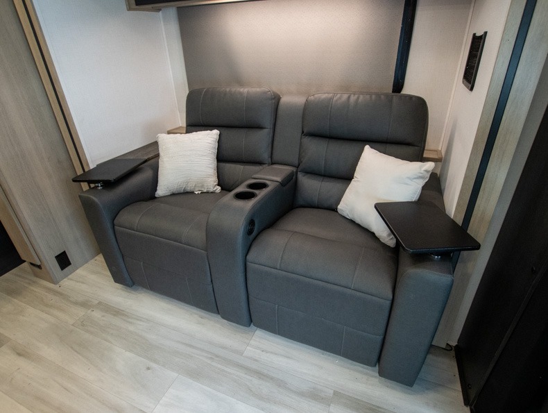 2025 Forest River Sunseeker 2400BDS - Image 5