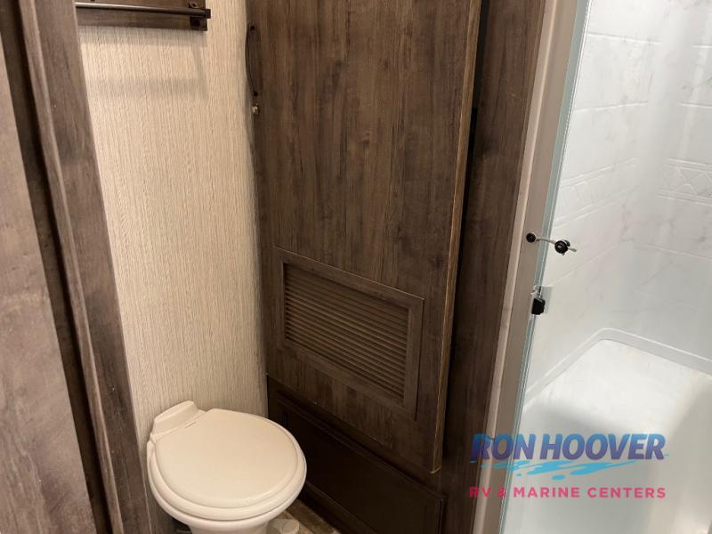 2021 FOREST RIVER 379FLOK - Image 23