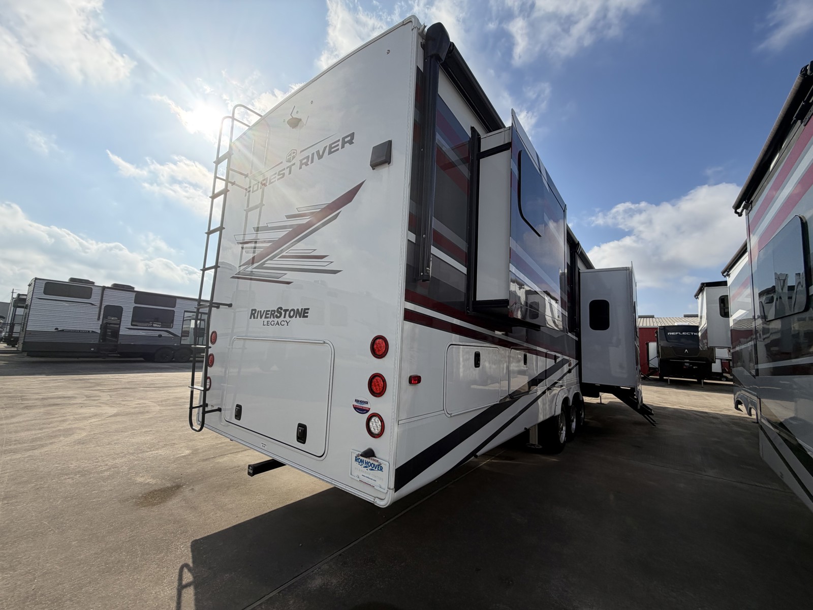 2025 FOREST RIVER 421FK - Image 29