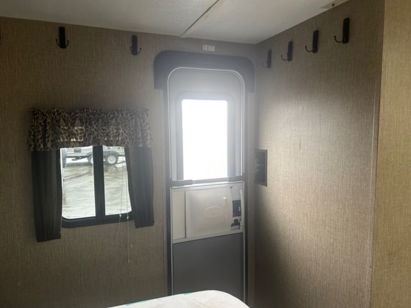2017 Keystone Passport Ultra Lite Grand Touring 2450RLWE - Image 19