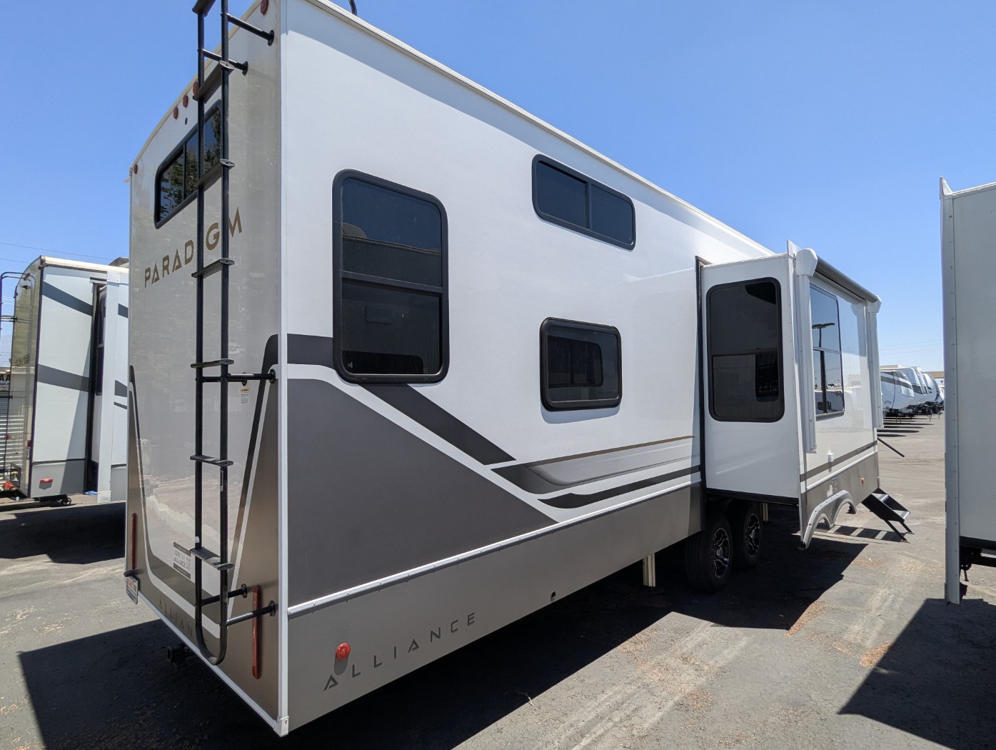 2026 Alliance RV Paradigm 395DS - Image 5