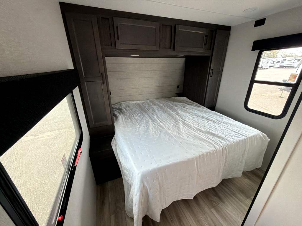2026 VENTURE RV SPORTTREK STINGER 181VRK - Image 24