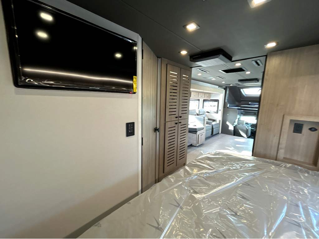 2026 GRAND DESIGN LINEAGE SERIES F 31ZW - Image 34