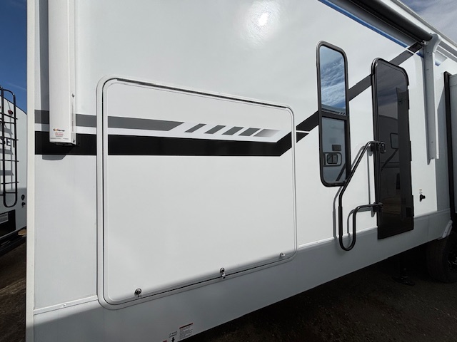 2026 CHEROKEE ARCTIC WOLF 3750 SUITE - Image 6