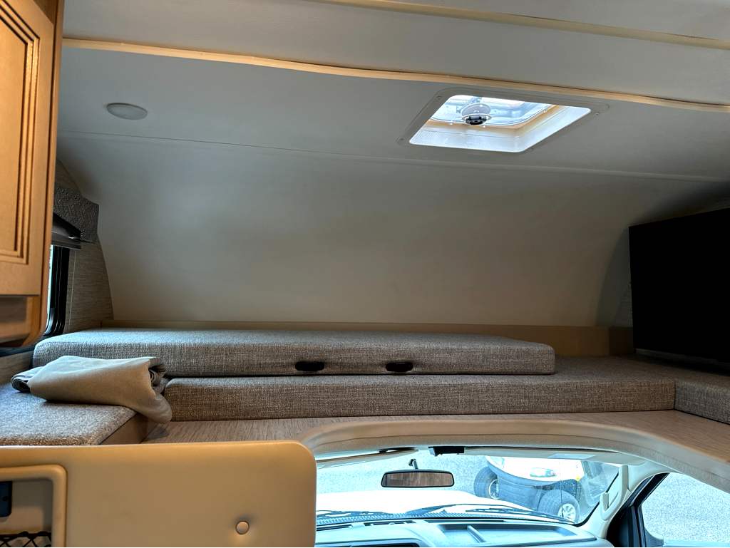 2023 THOR MOTOR COACH MAGNITUDE GA22 - Image 18