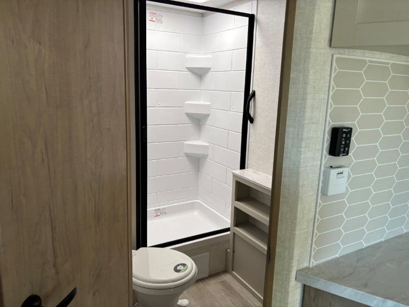 2026 Ember RV E-Series 22ETS - Image 13