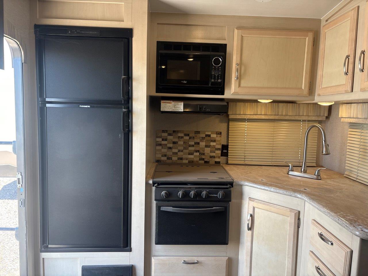 2019 Winnebago Minnie Plus 25RKS - Image 8