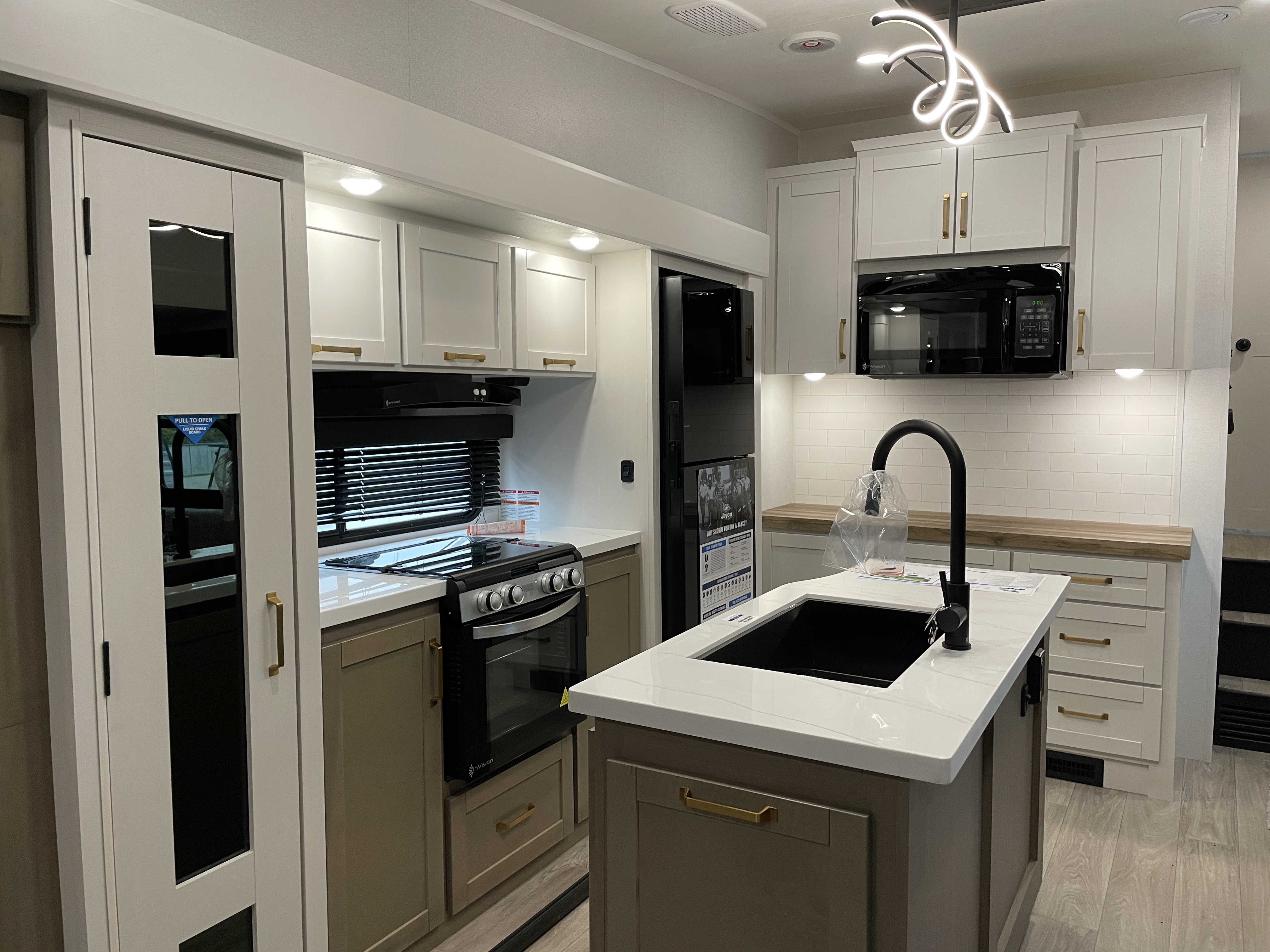 2027 Jayco Eagle 29RLC - Image 13