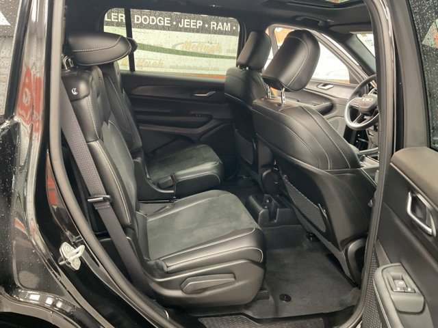 2025 Jeep Grand Cherokee L Altitude X 4X4 - Image 25