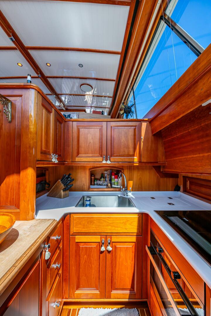 2021 Hinckley Talaria 55 Flybridge MKII - Image 17