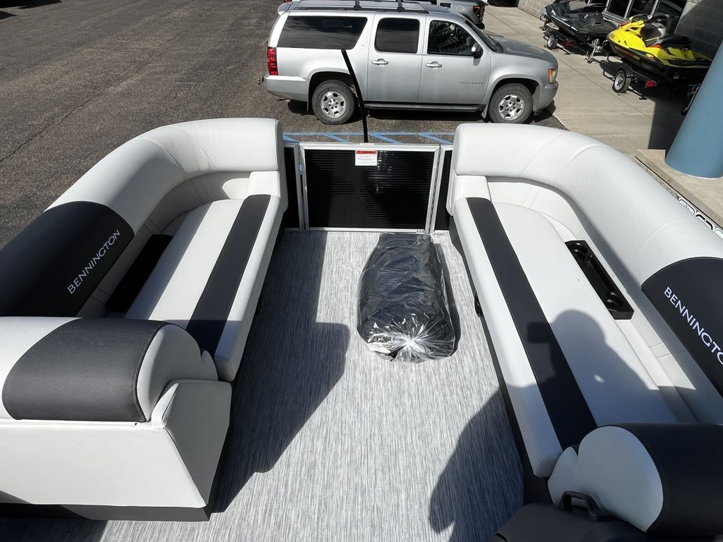 2026 Bennington 22SFC TriToon Pontoon - Image 16