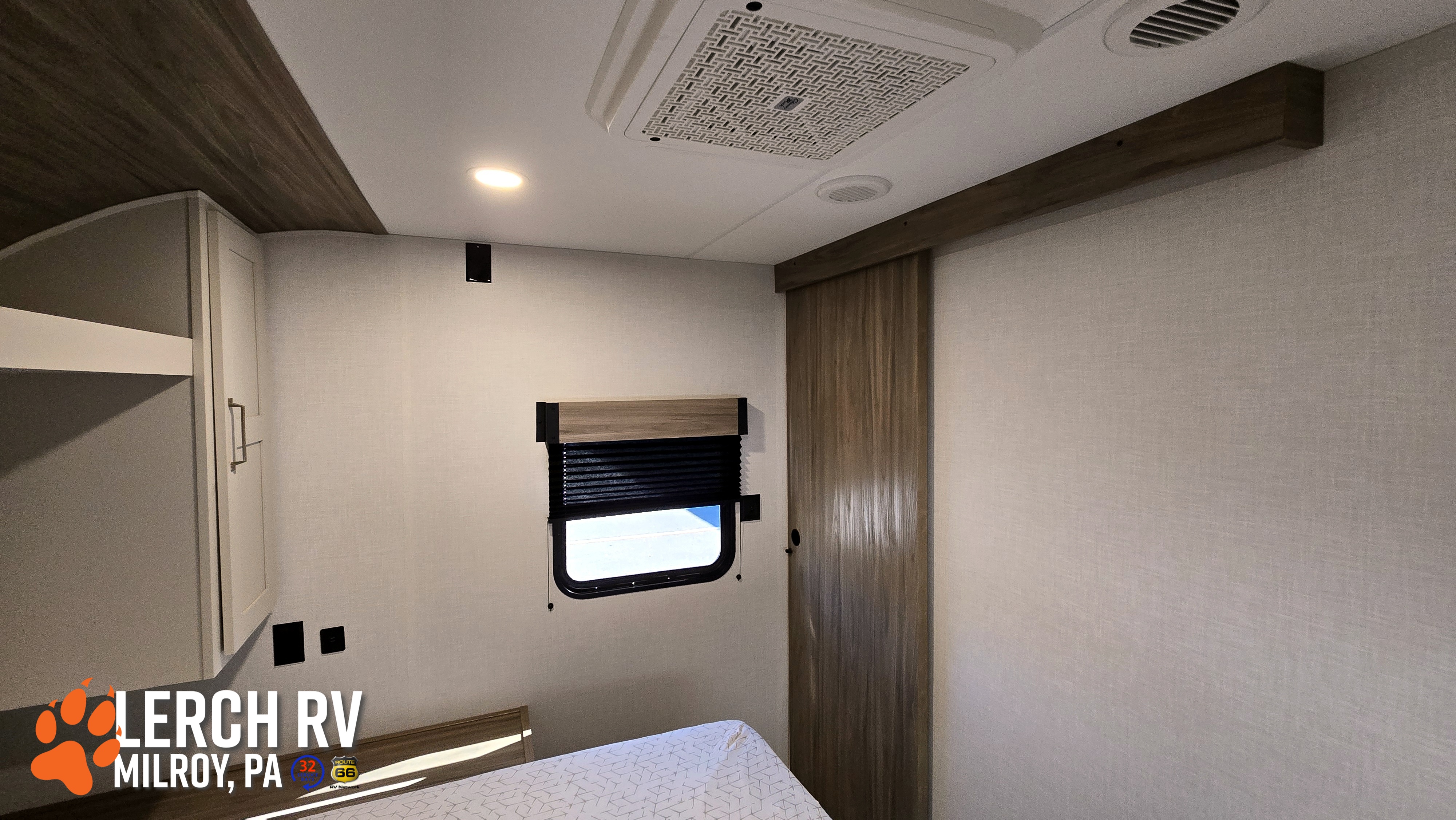 2027 KZ RV Sportsmen SE 332BHKSE - Image 25