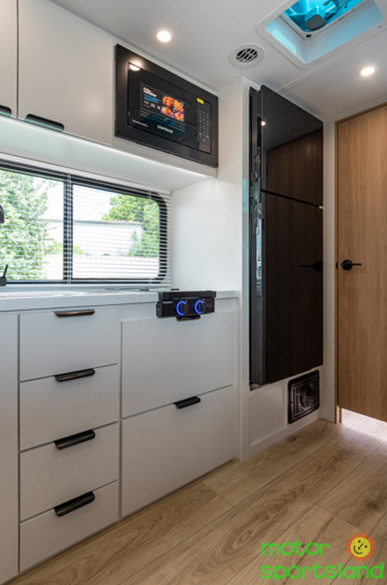 2027 Winnebago Micro Minnie 2200TBH - Image 19
