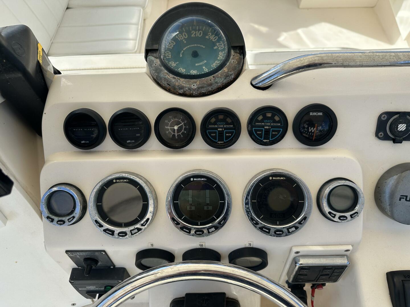 1994 Intrepid 376 Walkaround - Image 24