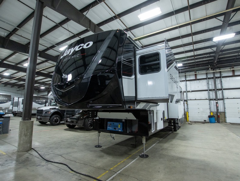 2026 Jayco Seismic 399 - Image 4