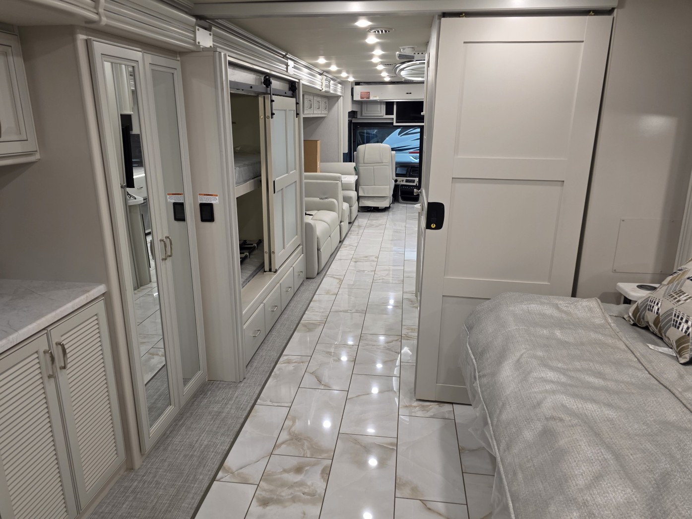 2026 Fleetwood Discovery 38N - Image 51