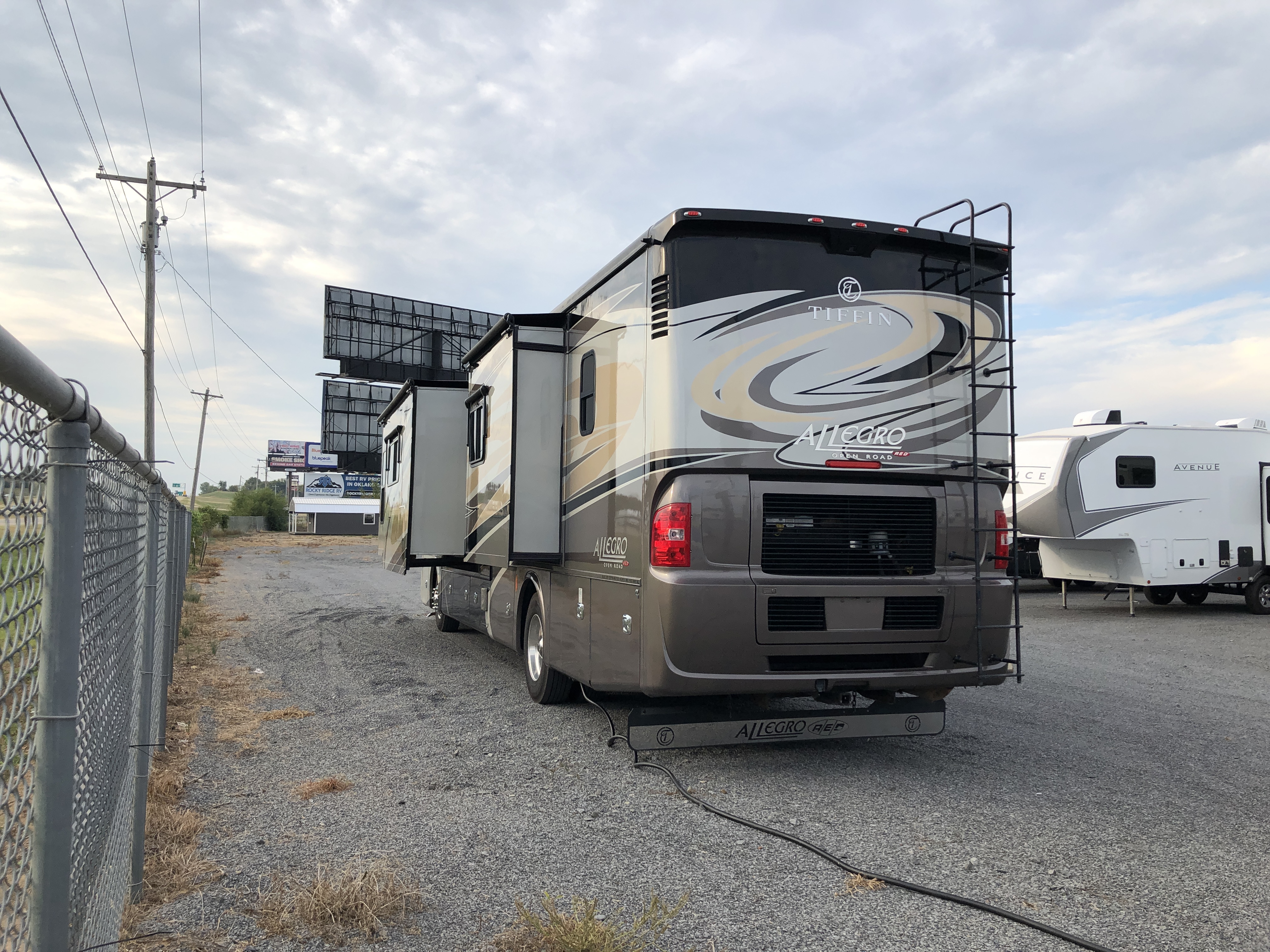 2017 Tiffin Allegro Red 38 QRA - Image 4
