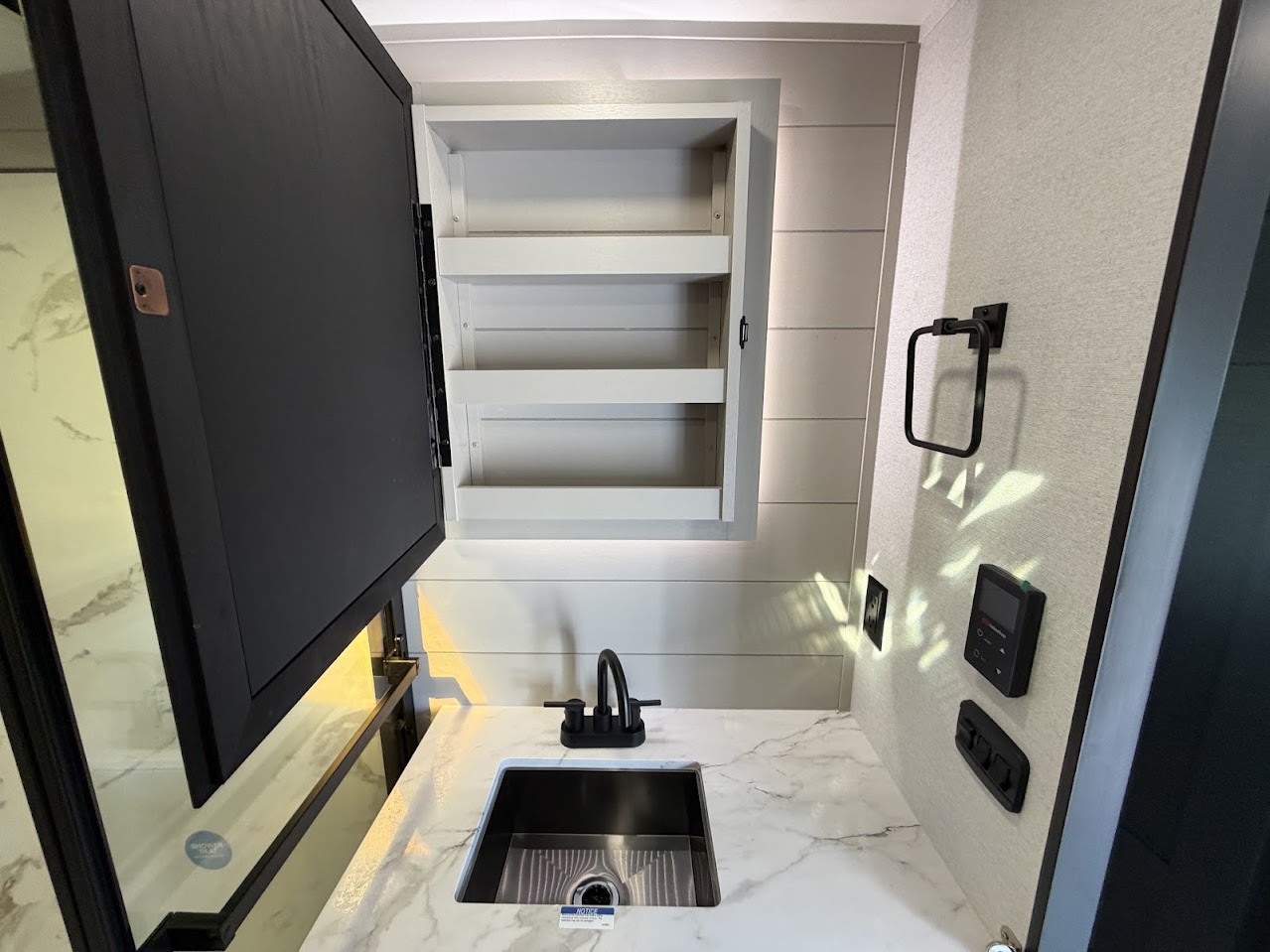 2027 JAYCO NORTH POINT 391TBBH - Image 46