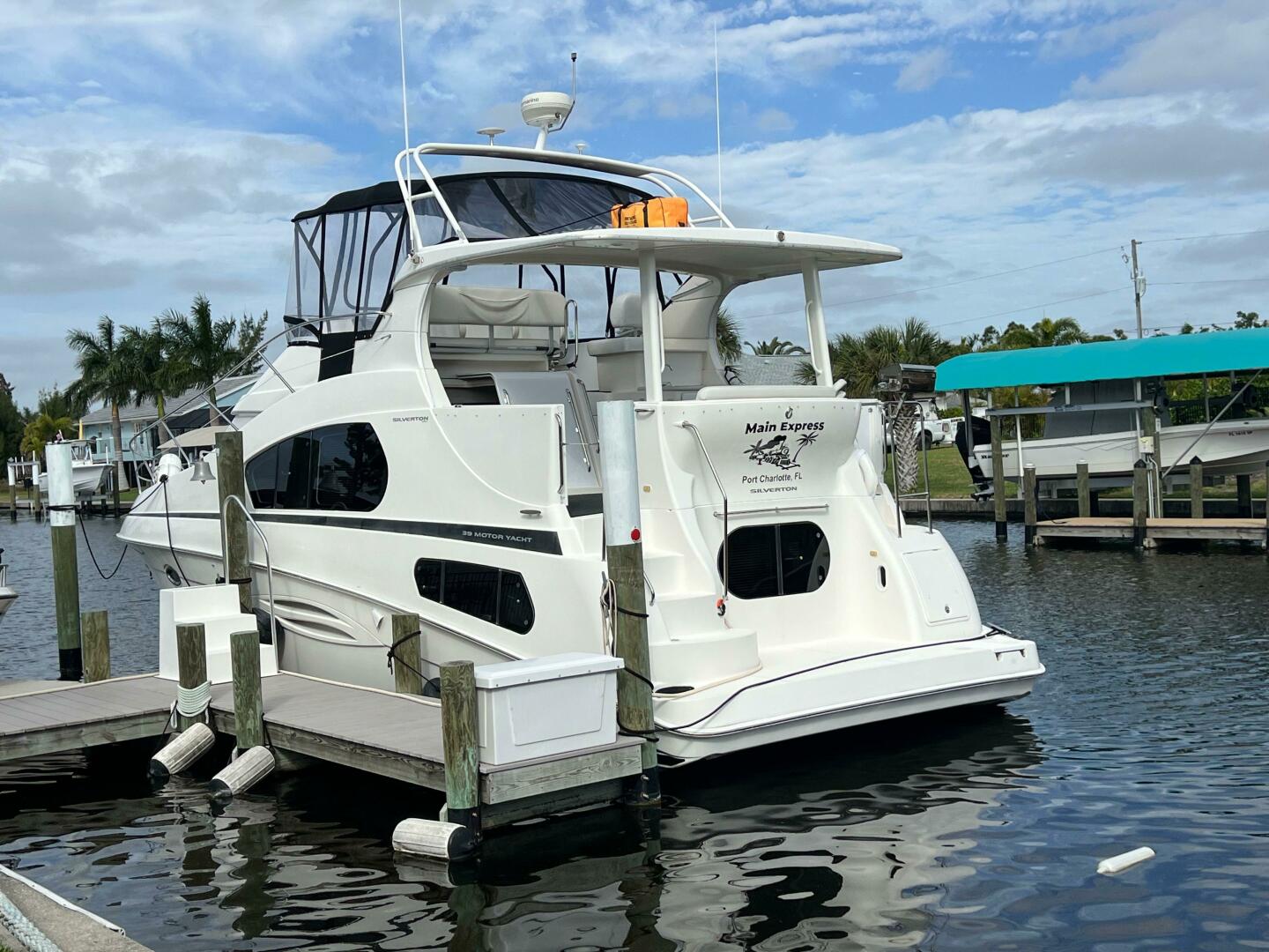 2002 Silverton 39 Motor Yacht - Image 7