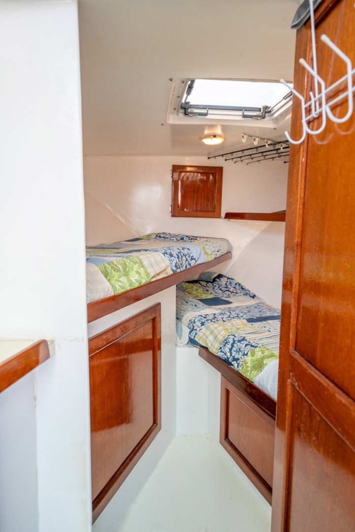 2005 Custom Michael Fitz 34' Pilothouse - Image 15