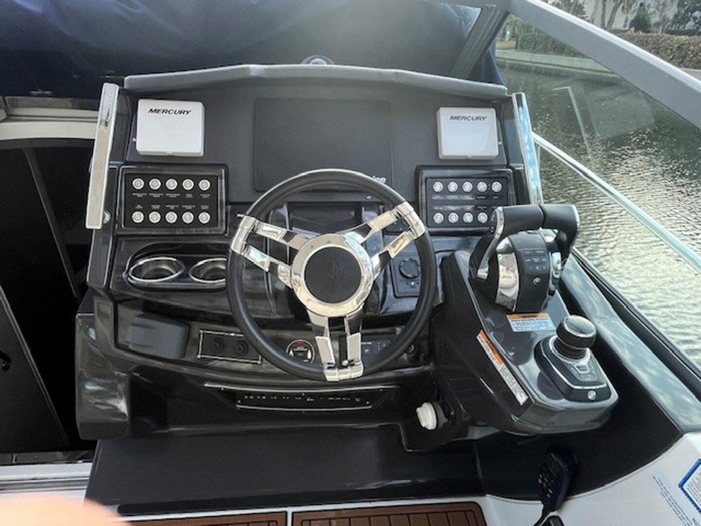 2018 Monterey 335 Sport Yacht - Image 14