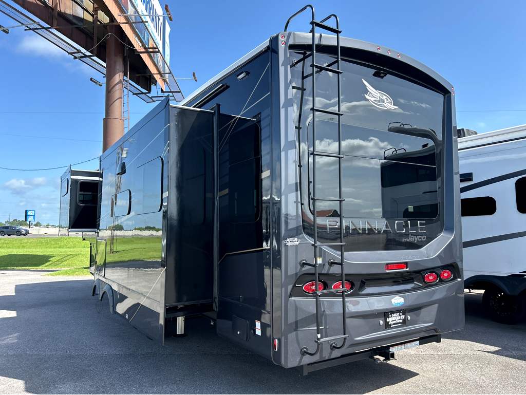 2026 JAYCO PINNACLE 36FBTS - Image 3