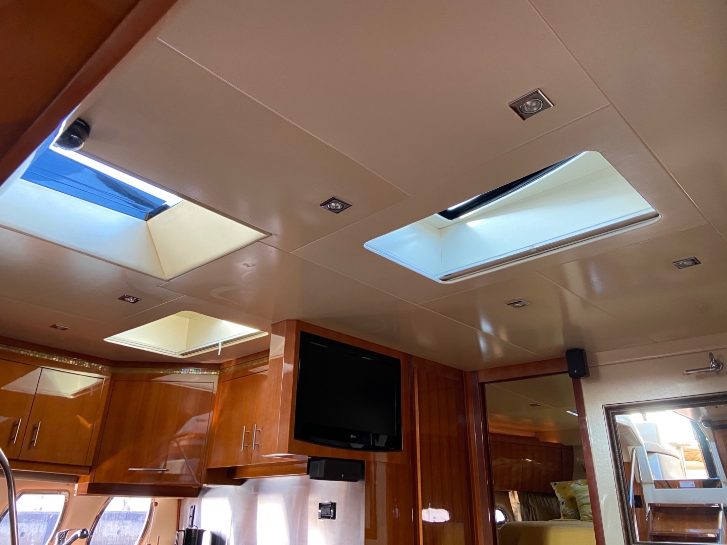 2009 Regal 5260 - Image 28