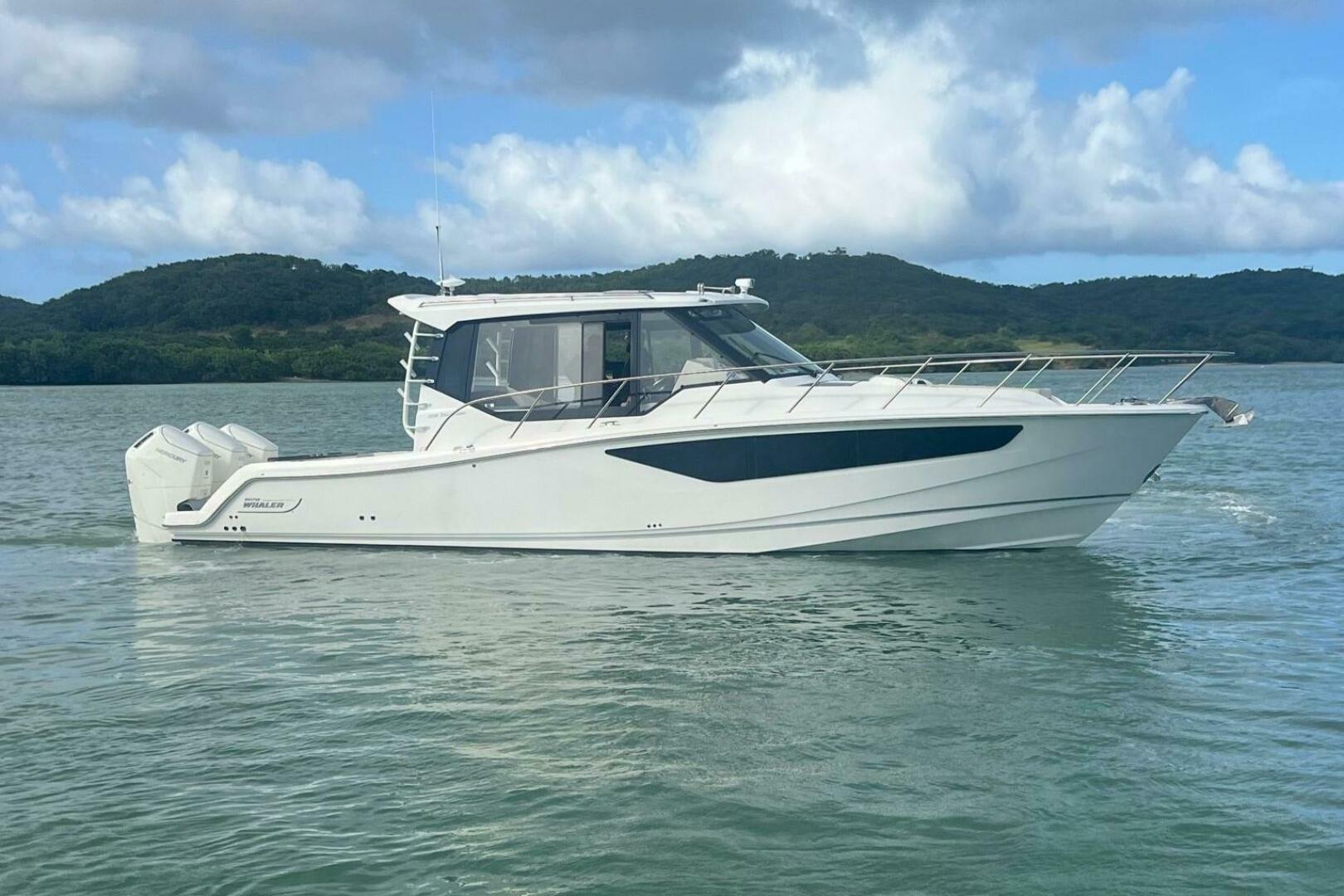 2022 Boston Whaler Conquest 405 - Image 8