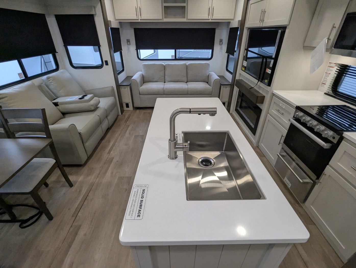 2027 Alliance RV Avenue 32RLS - Image 24
