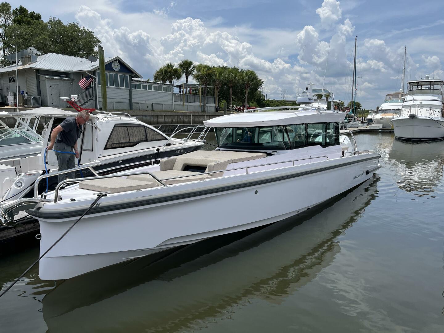 2024 Axopar Cross Cabin - Image 2