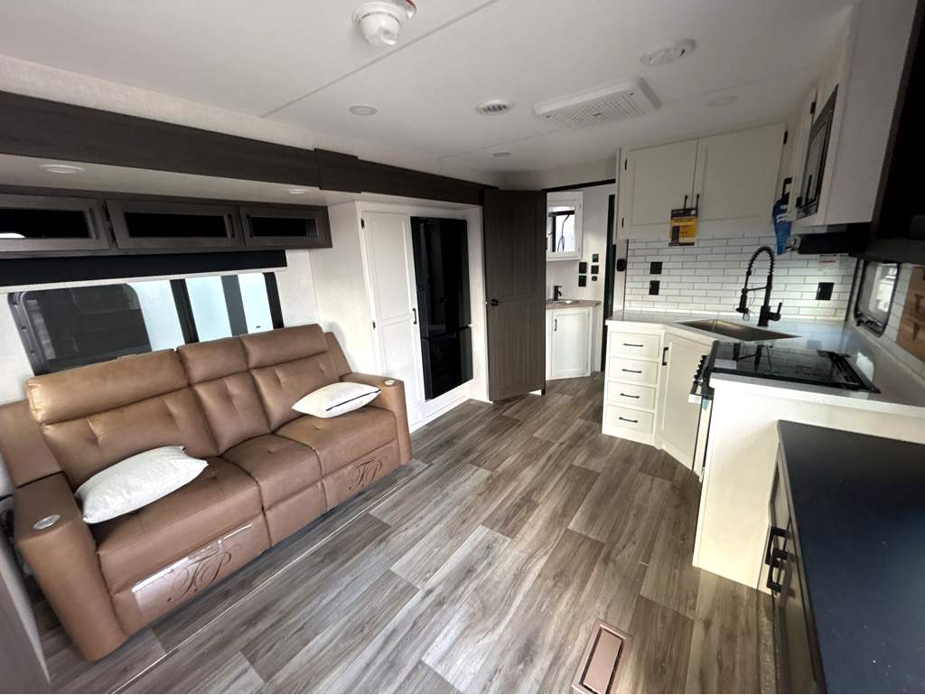 2026 VENTURE RV SPORTTREK 302VRD - Image 6