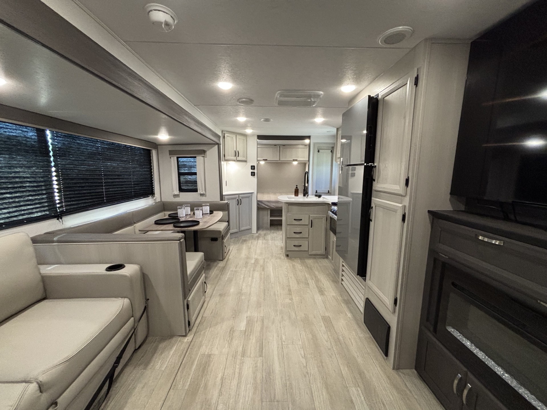 2027 Coachmen Catalina Legacy Edition 273DBHCK - Image 13