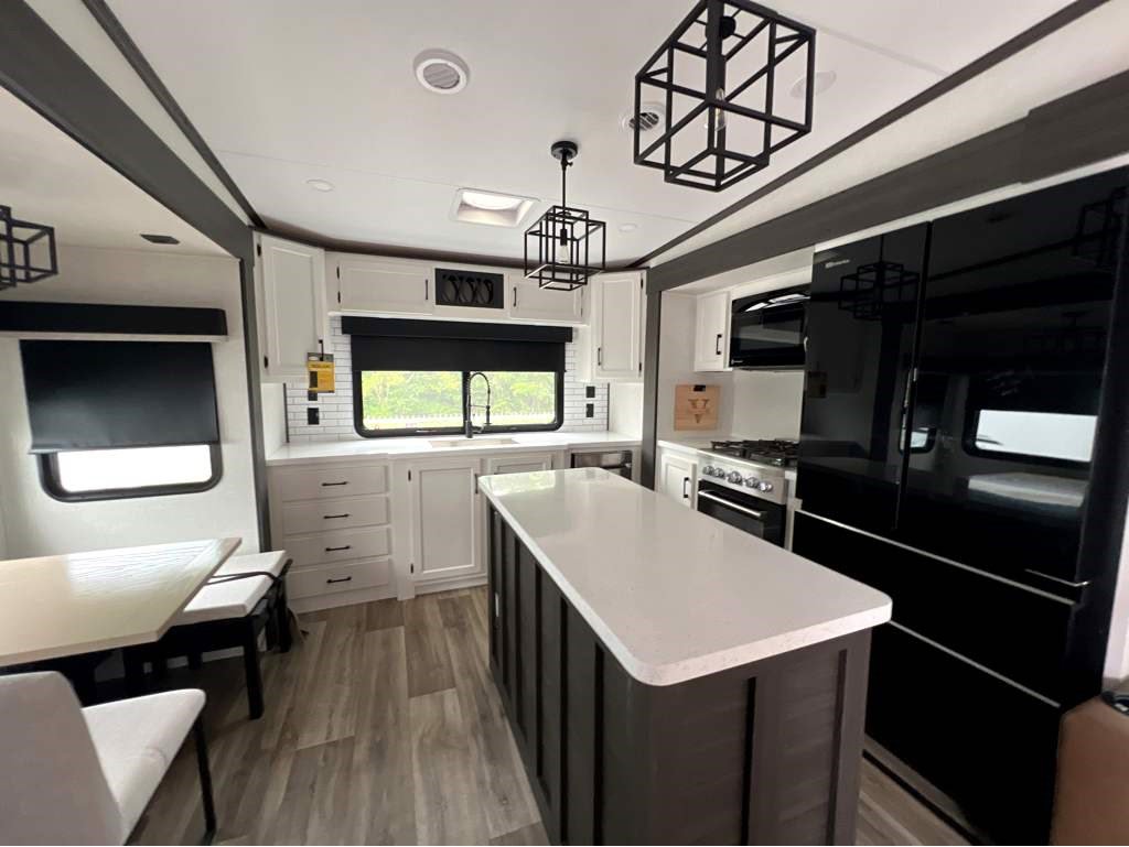 2026 VENTURE RV SPORTTREK 353VRK - Image 12
