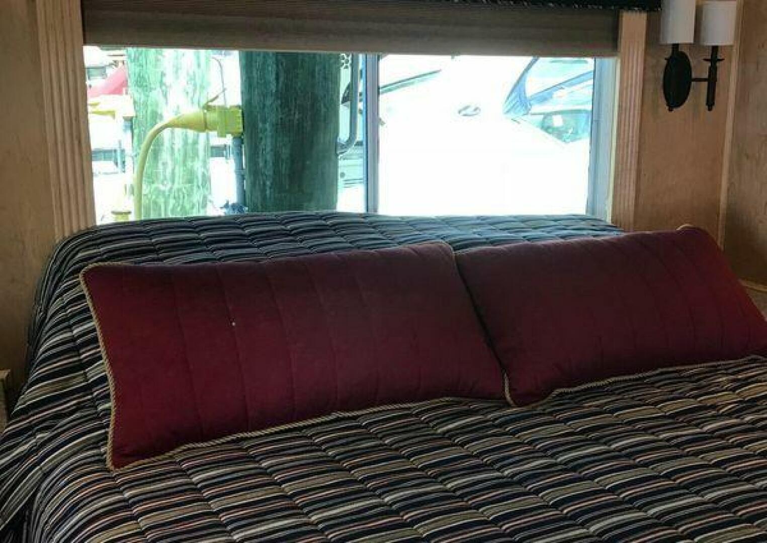 2017 Sumerset Houseboat - Image 55