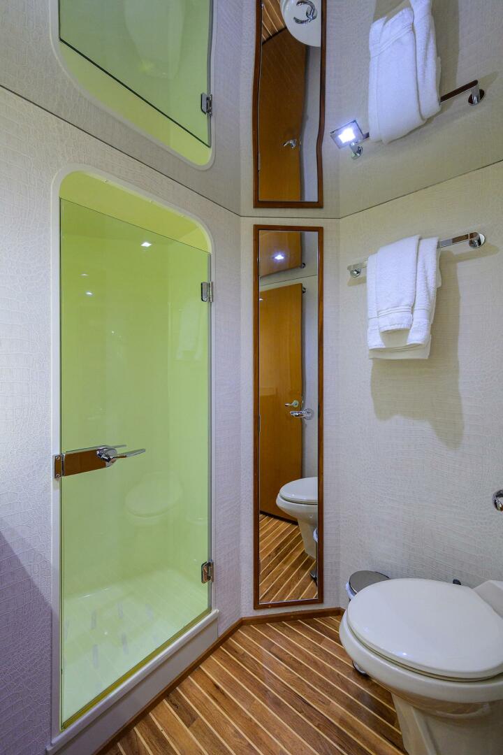 2004 Viking 65 Enclosed Bridge w/Tower - Image 34