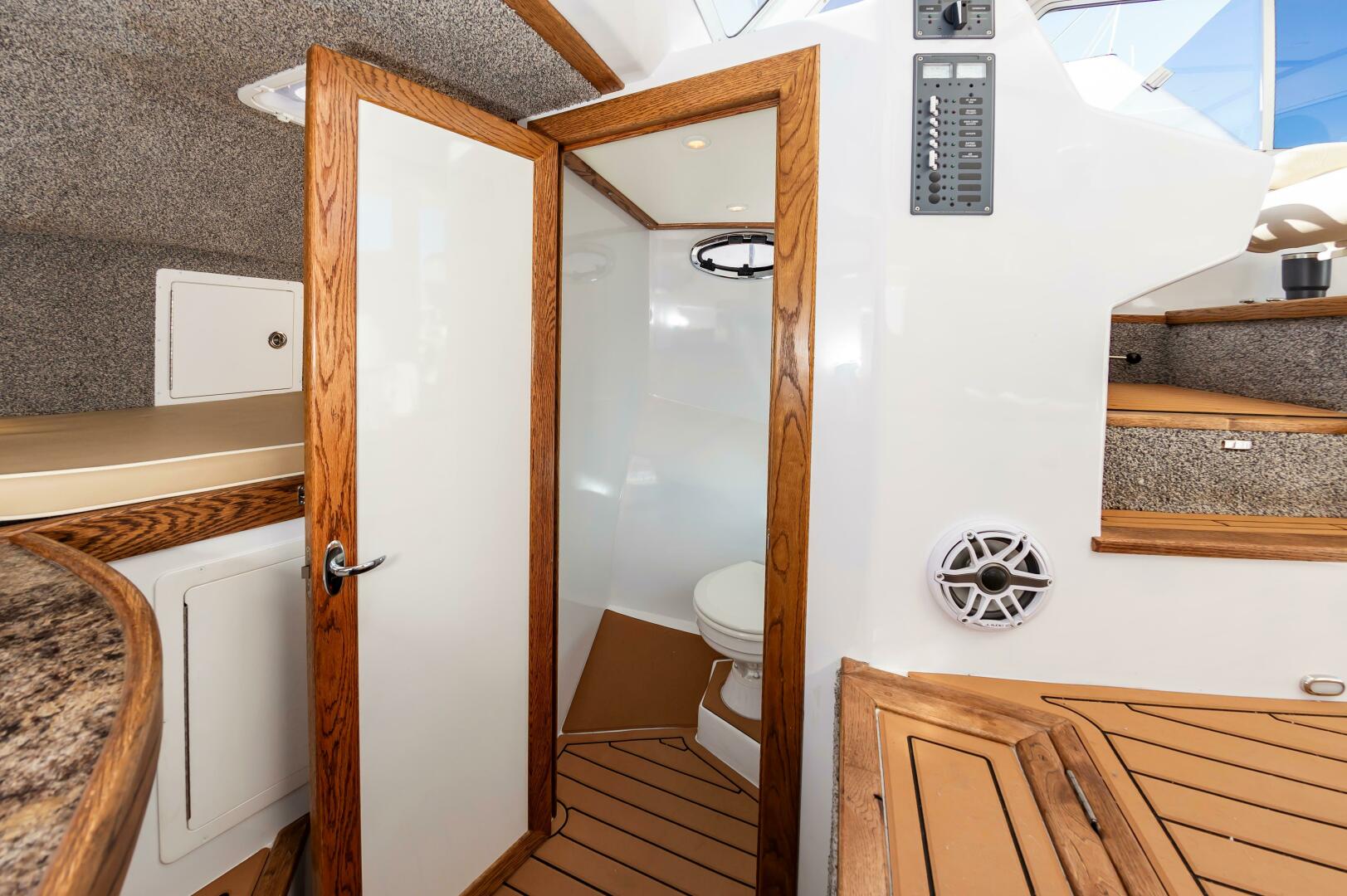 2024 Custom Chesapeake Bay Built Custom 33' - Image 44