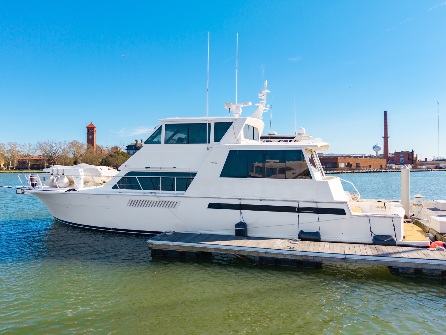 2000 Viking Cockpit Sport Yacht - Image 3