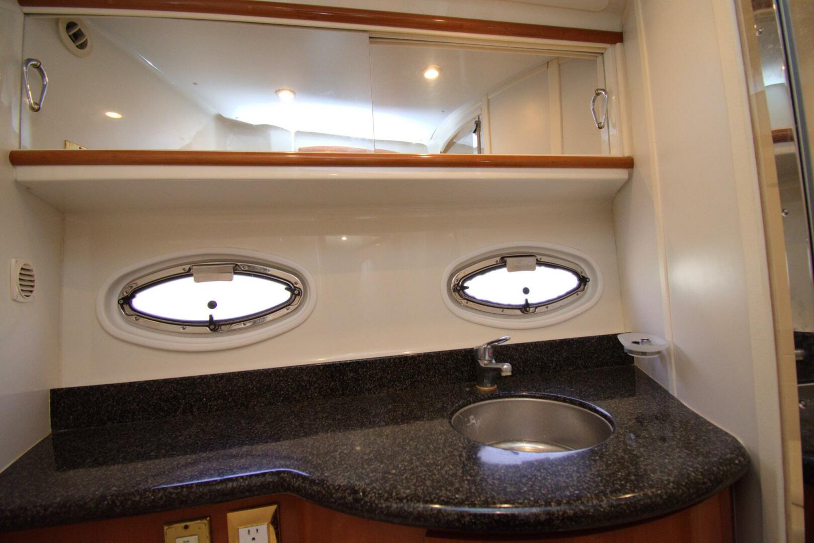2005 Carver 444 Cockpit Motor Yacht - Image 36
