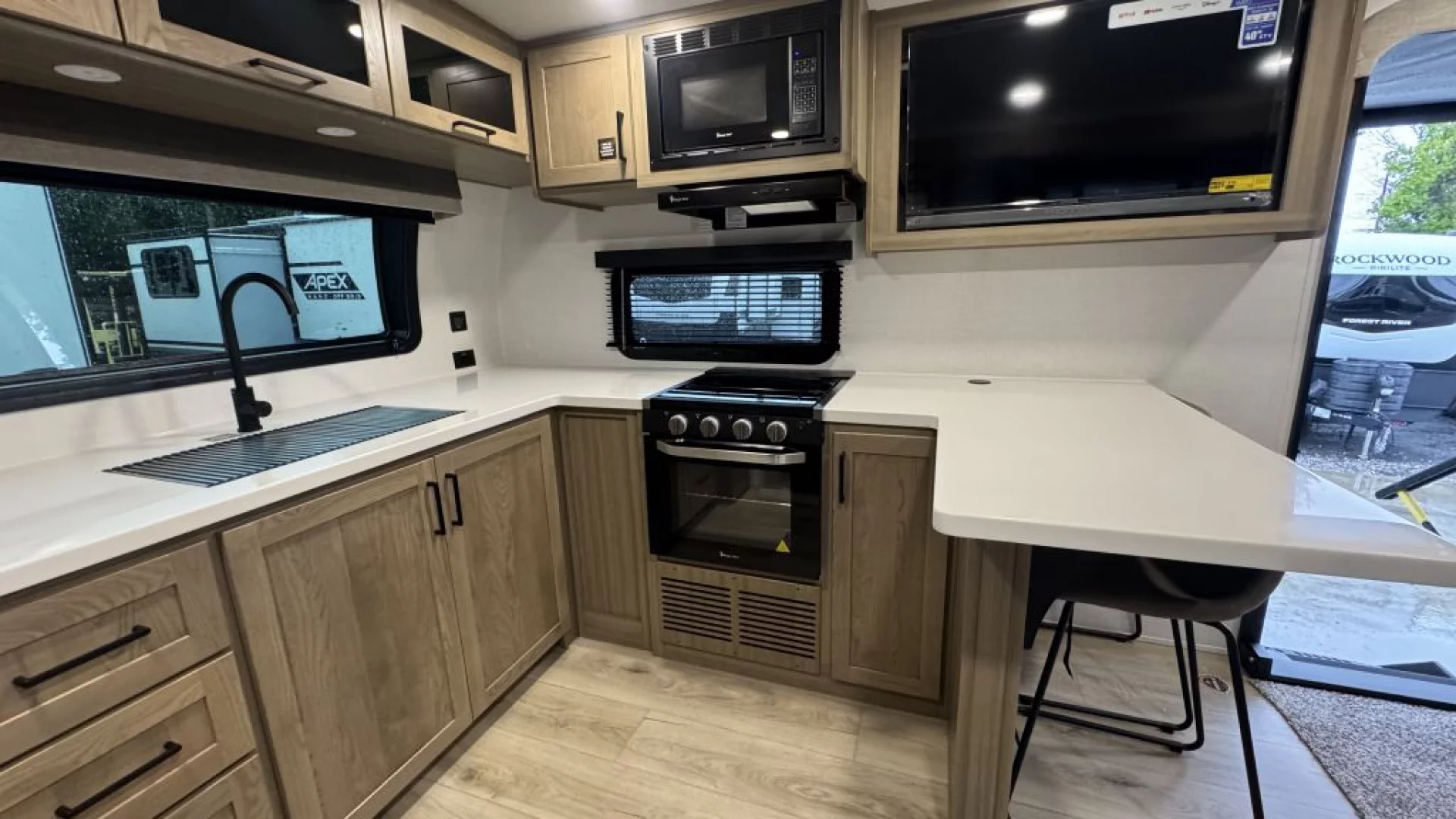 2027 FOREST RIVER ROCKWOOD MINI LITE 2523MBR - Image 23