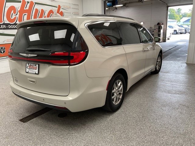 2021 Chrysler Pacifica Wagon 4D Touring - Image 8