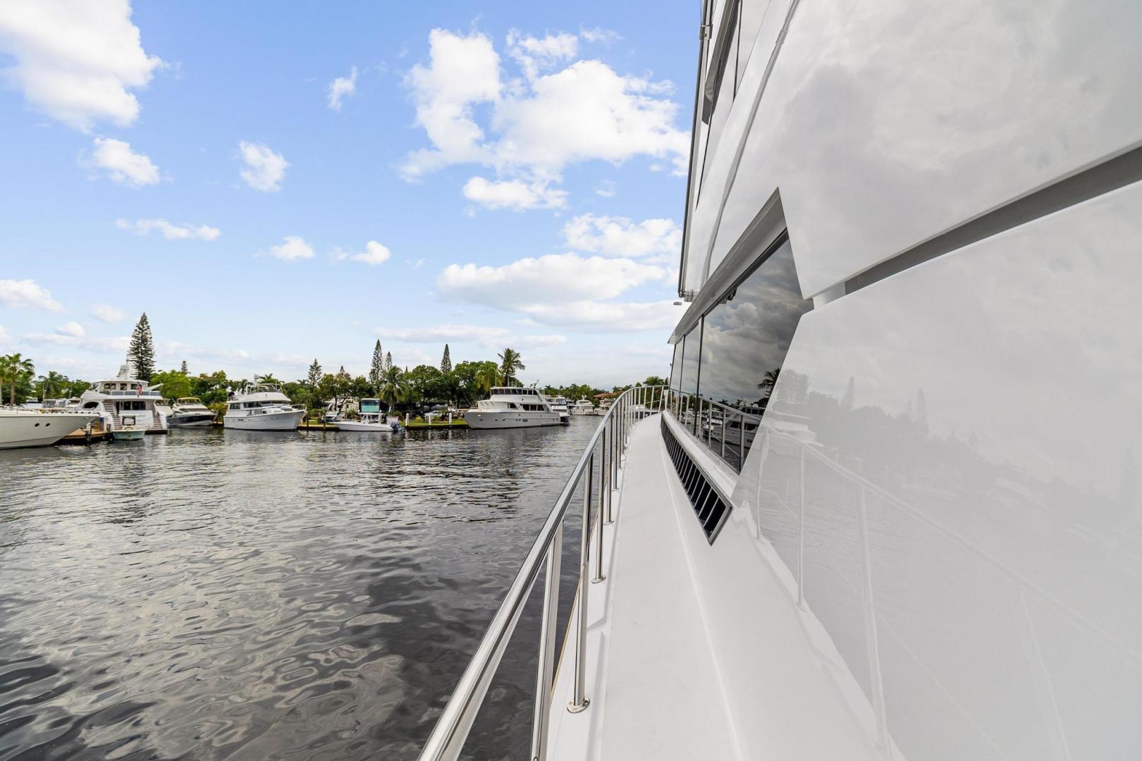 1998 Hatteras 82 Convertible - Image 17