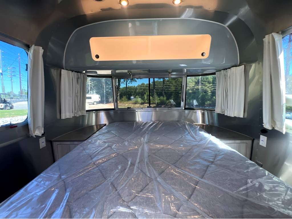 2027 AIRSTREAM INTERNATIONAL 27FBQ - Image 20