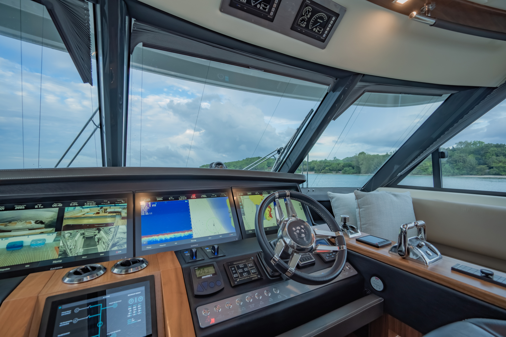 2019 Riviera 68 Sport Motor Yacht - Image 25