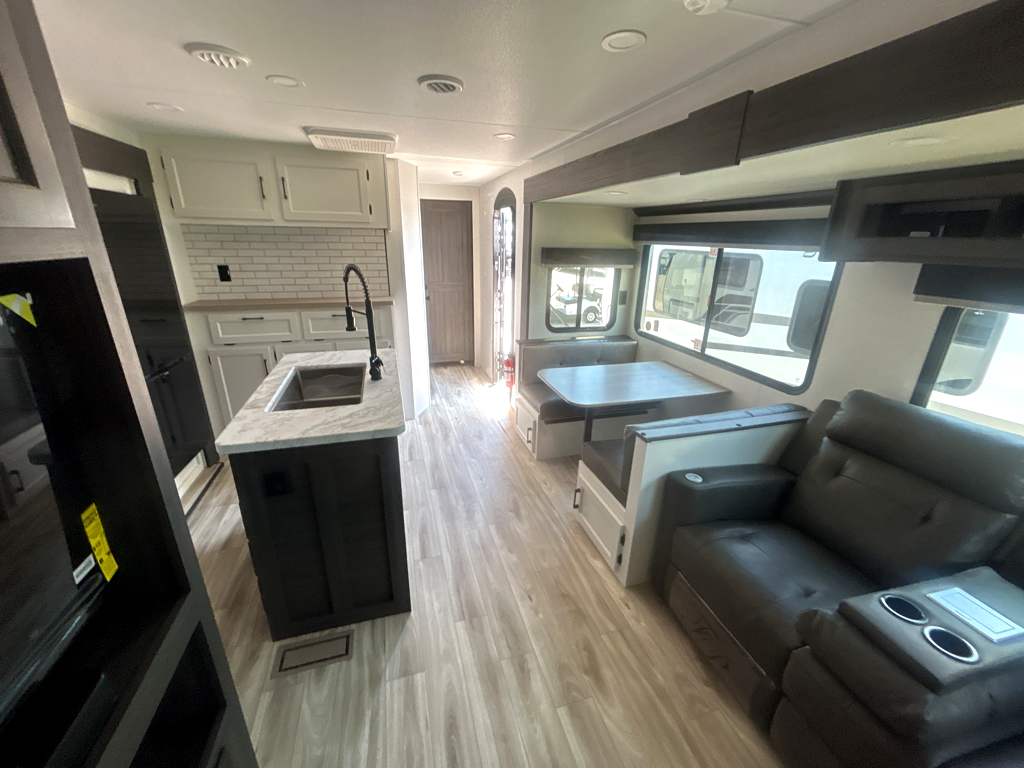 2026 VENTURE RV SPORTTREK 327VIK - Image 26