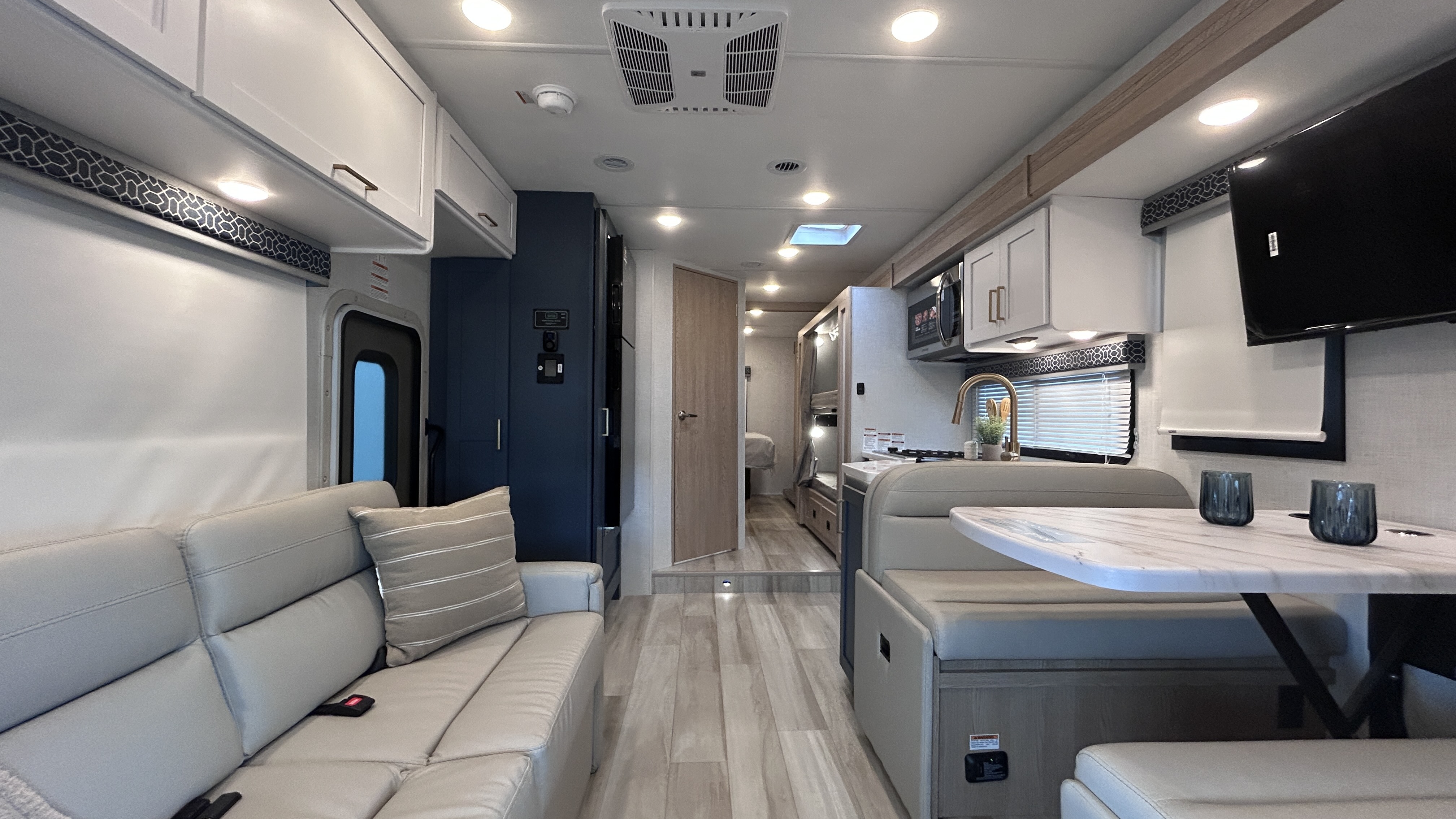 2026 Thor Motor Coach Quantum LF31 - Image 13