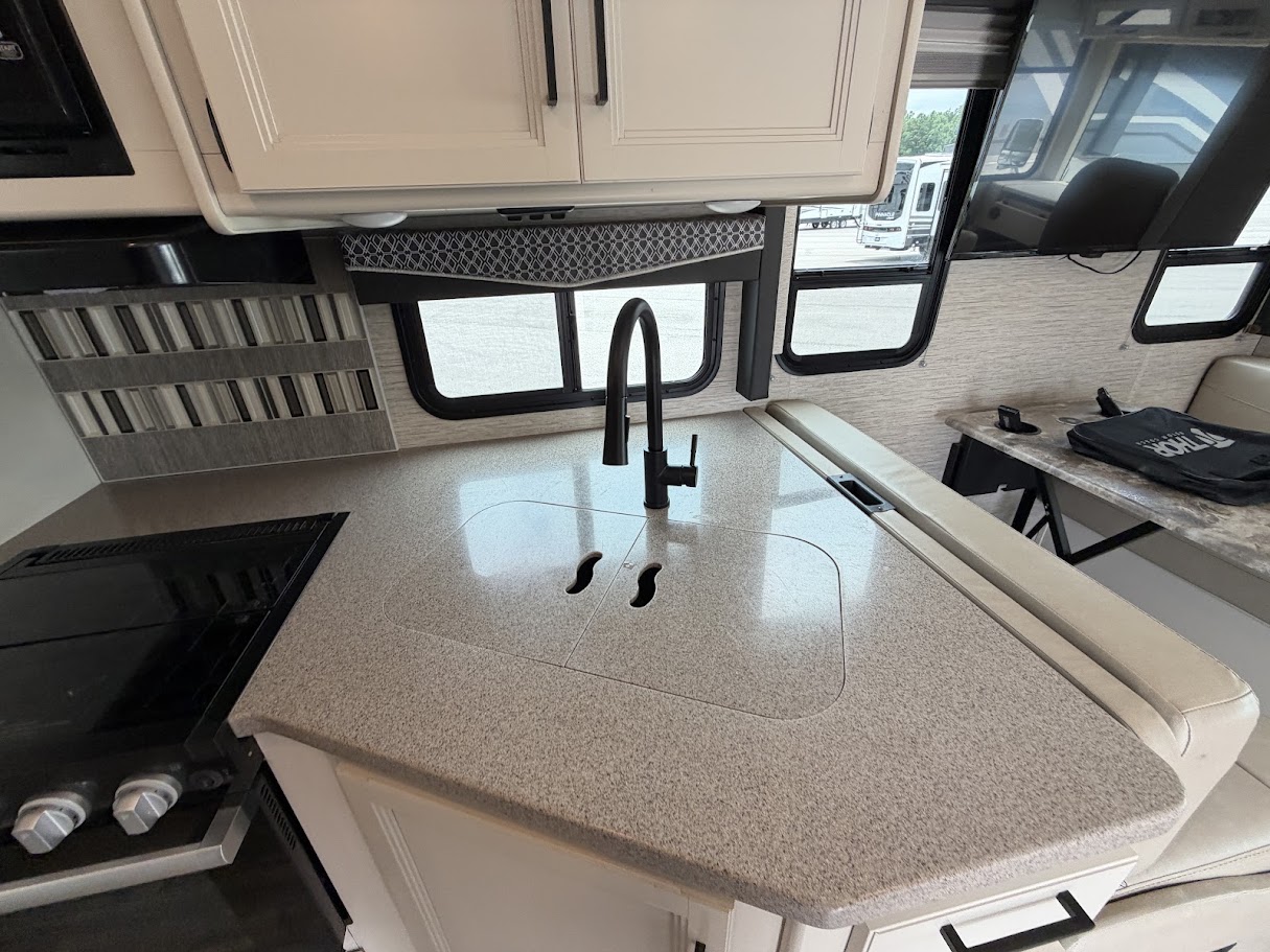 2023 THOR MOTOR COACH ACE 32B - Image 17